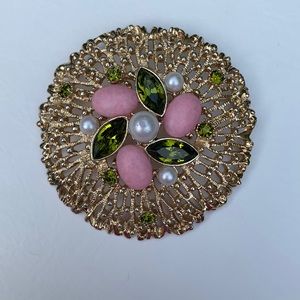 Sarah Coventry brooch. Fashion splendor. Gold-toned with stones and jewels.  GUC